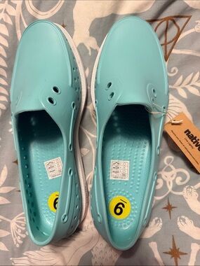 Native Women’s Slip-On Howard Sugarlite in Sherbert Blue size 9 women’s